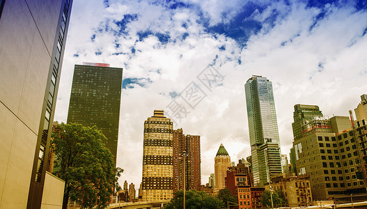 曼哈顿和蓝天令人敬畏的天际线图片