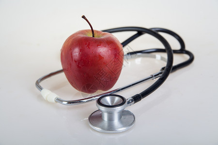 医学听诊镜和红苹果图片
