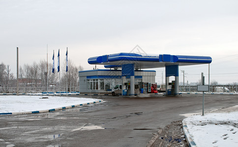 冬天的加油站特写图片