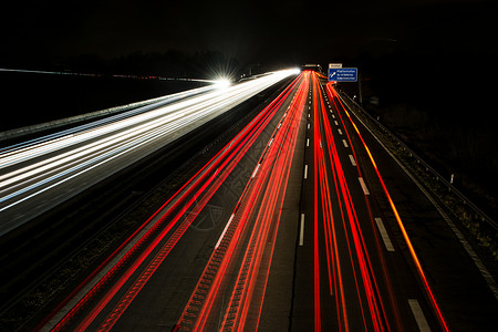 高速公路出口Pfaffenhofen的德国汽车港高速公路上的图片