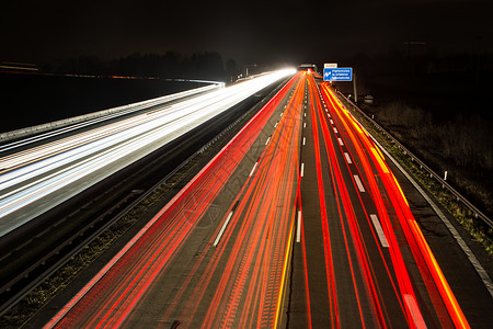 高速公路出口Pfaffenhofen的德国汽车港高速公路上的图片
