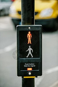 等待相反的信号传统的英国交通标志警告信号图片