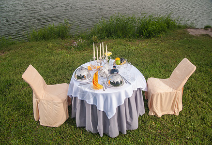 河岸户外流行的假日餐背景图片