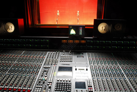 专业音乐工作室和控制面板高清图片