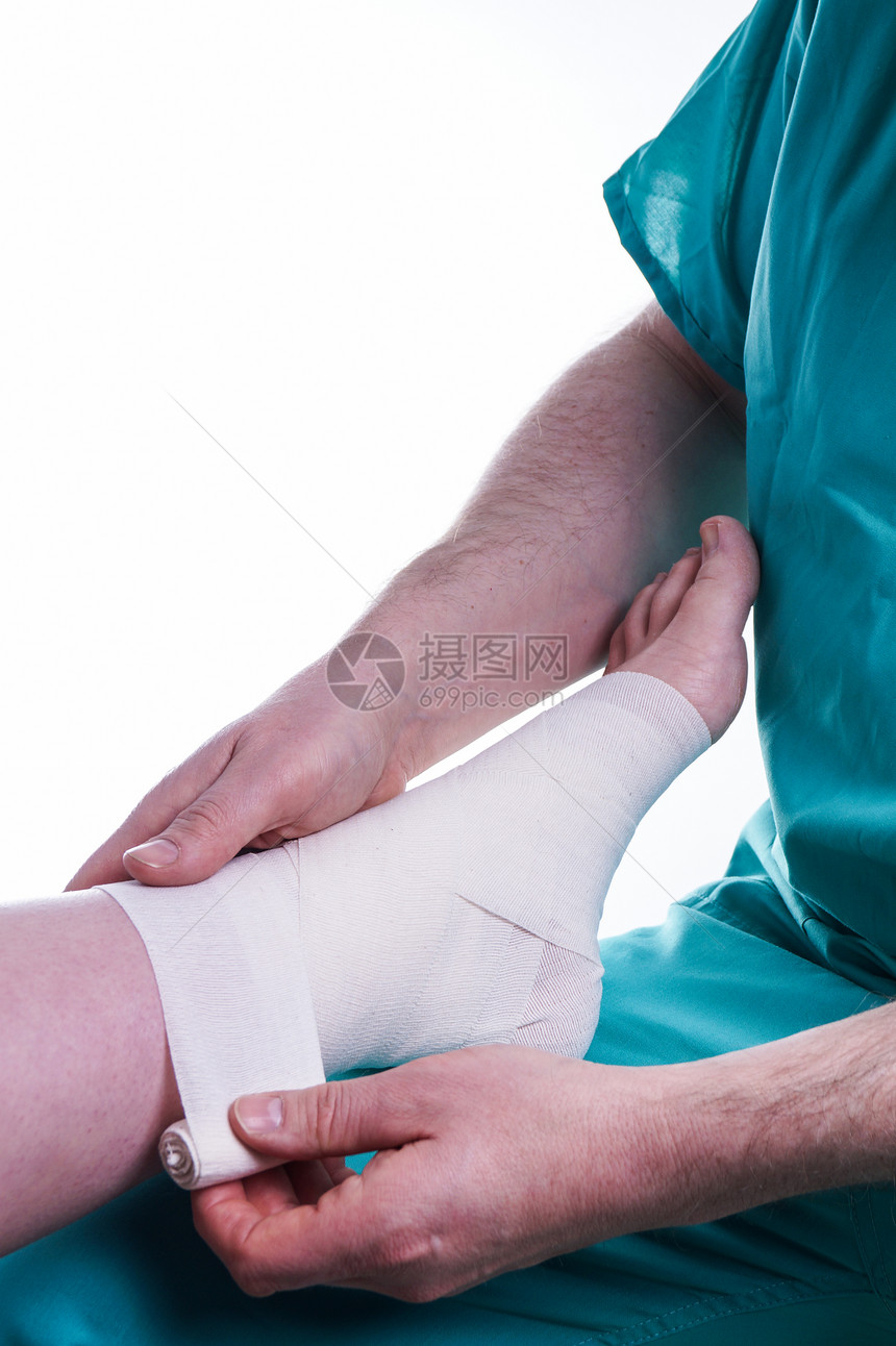 脚扭伤脚踝受伤被医生修复图片