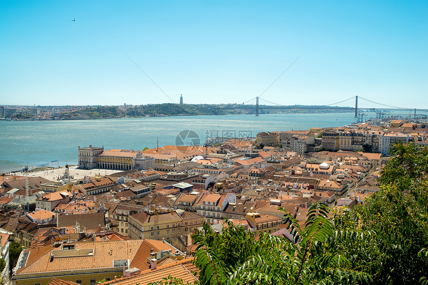 葡萄牙里斯本的城市景色在晴朗的阳图片