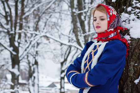 穿着传统服装的俄罗斯美容妇女图片