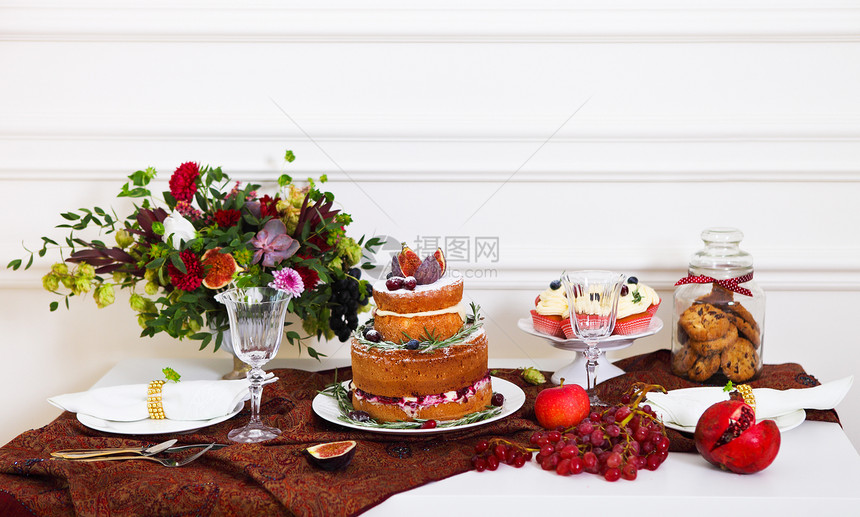 为婚礼服务的甜点桌蛋糕纸杯蛋图片
