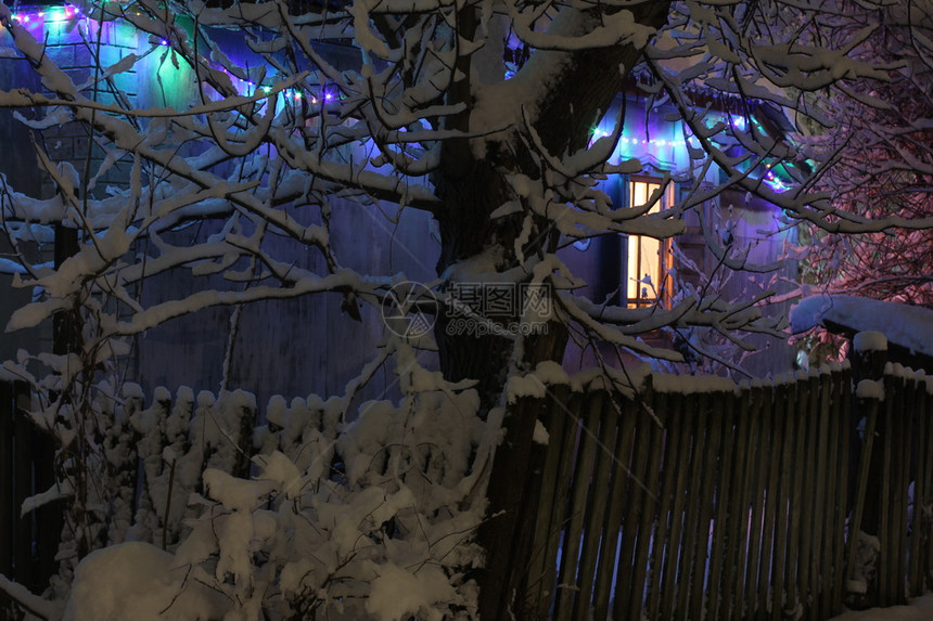 节日前夕村里的冬夜图片
