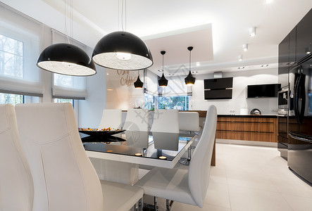 黑白风格的现代厨房室内设计图片