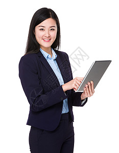 亚洲女商人在西装与平板电脑图片