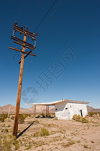 在Mojave沙漠中的旧电图片