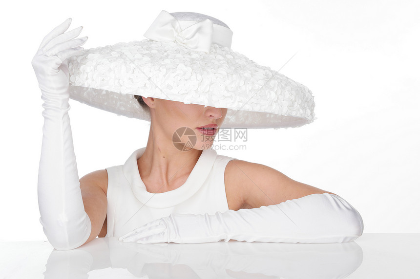 穿着高雅白帽子的神秘女青图片