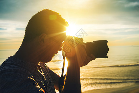 在日落时段学习摄影摄影师拍照图片