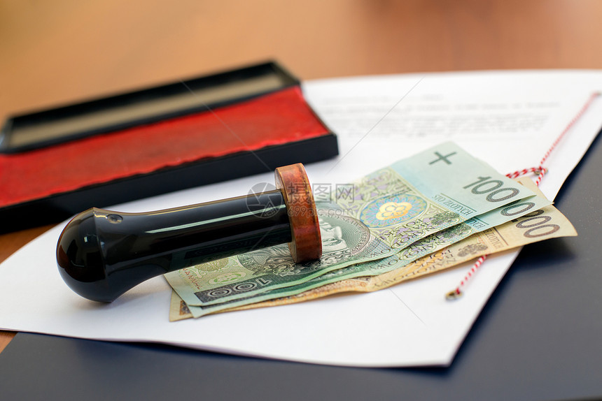 公证服务费用波兰货币在公证员图片
