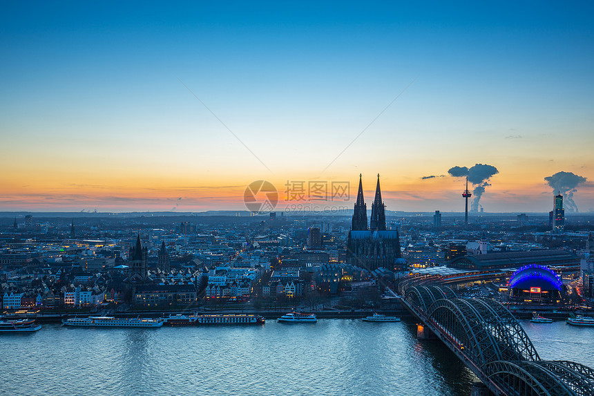 日落时在德国的古龙水之城天际线带5D图片