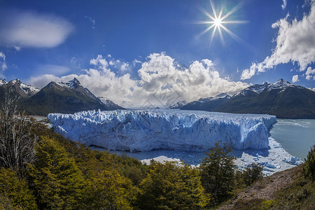佩里托莫雷诺冰川是位于阿根廷圣克鲁斯省西南部巴塔哥尼亚洛斯冰川国图片