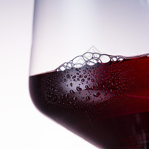 红色葡萄酒杯图片