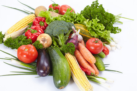 白色背景的各种新鲜蔬菜图片