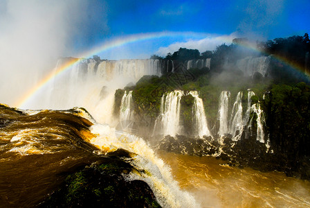 世界上最大的一系列瀑布图片