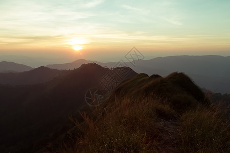 山风景早晨日落的光图片