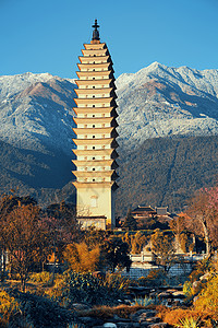 在云南山的达利老镇古代塔背景图片