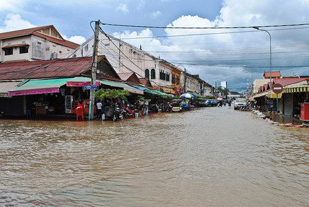 暹粒街头的洪水图片