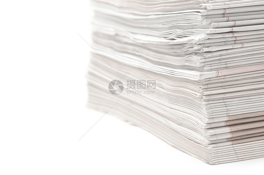 报纸杂志堆在白色图片