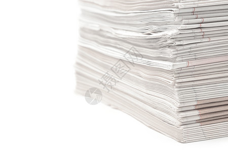 报纸杂志堆在白色图片