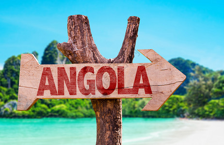 安哥拉木牌与海滩背景图片