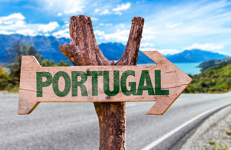 葡萄牙木牌有道路背景高清图片