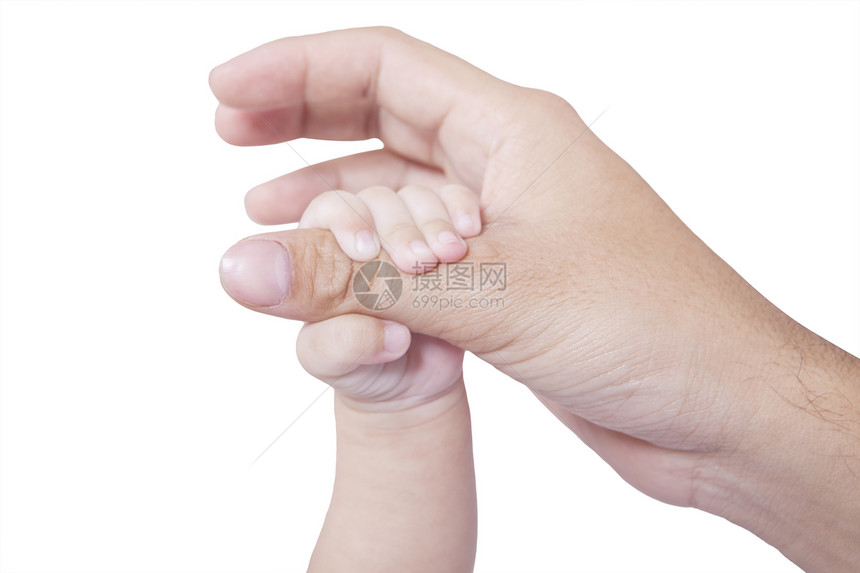 紧抱着父亲手指的小手在白色图片