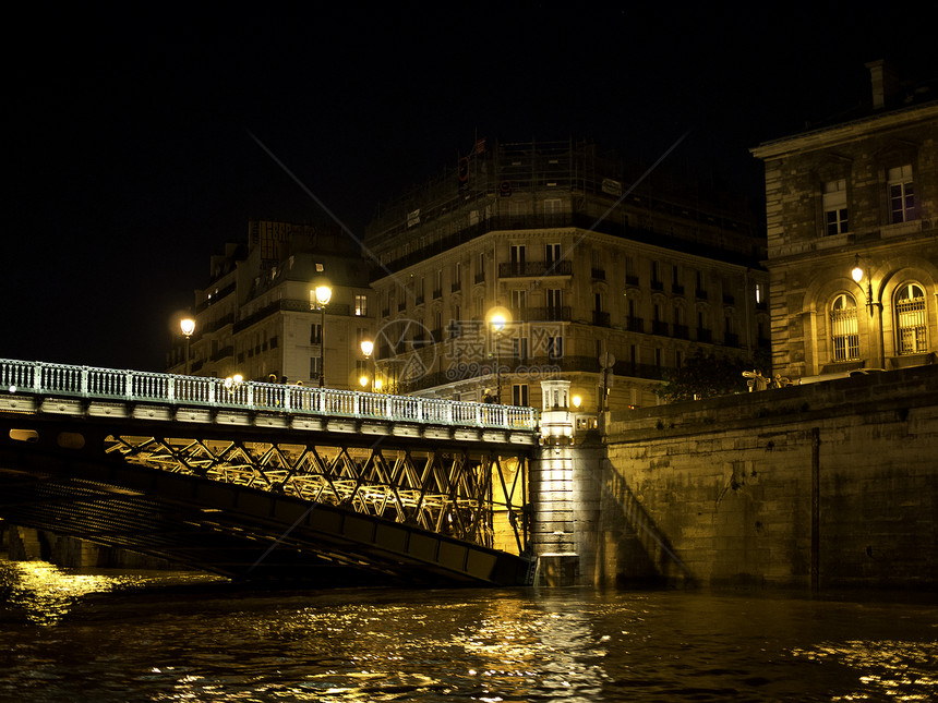 巴黎晚上图片