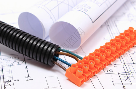 波纹管带连接立方体的电缆和施工图上的电气图卷工程附件图片