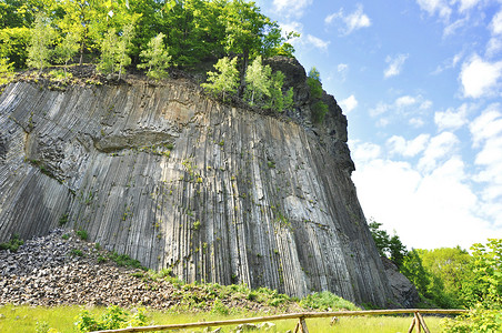大自然中的大玄武岩山图片