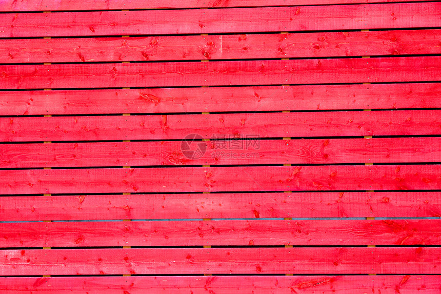 旧建筑钉子和房子里的红墙图片