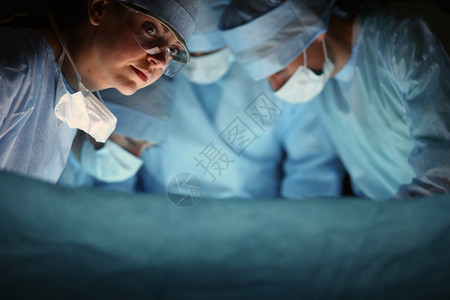 手术室的手术团队图片