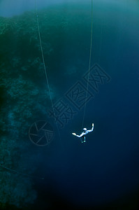 Freediver在埃及Dahab蓝洞解禁训练课程的一部分图片