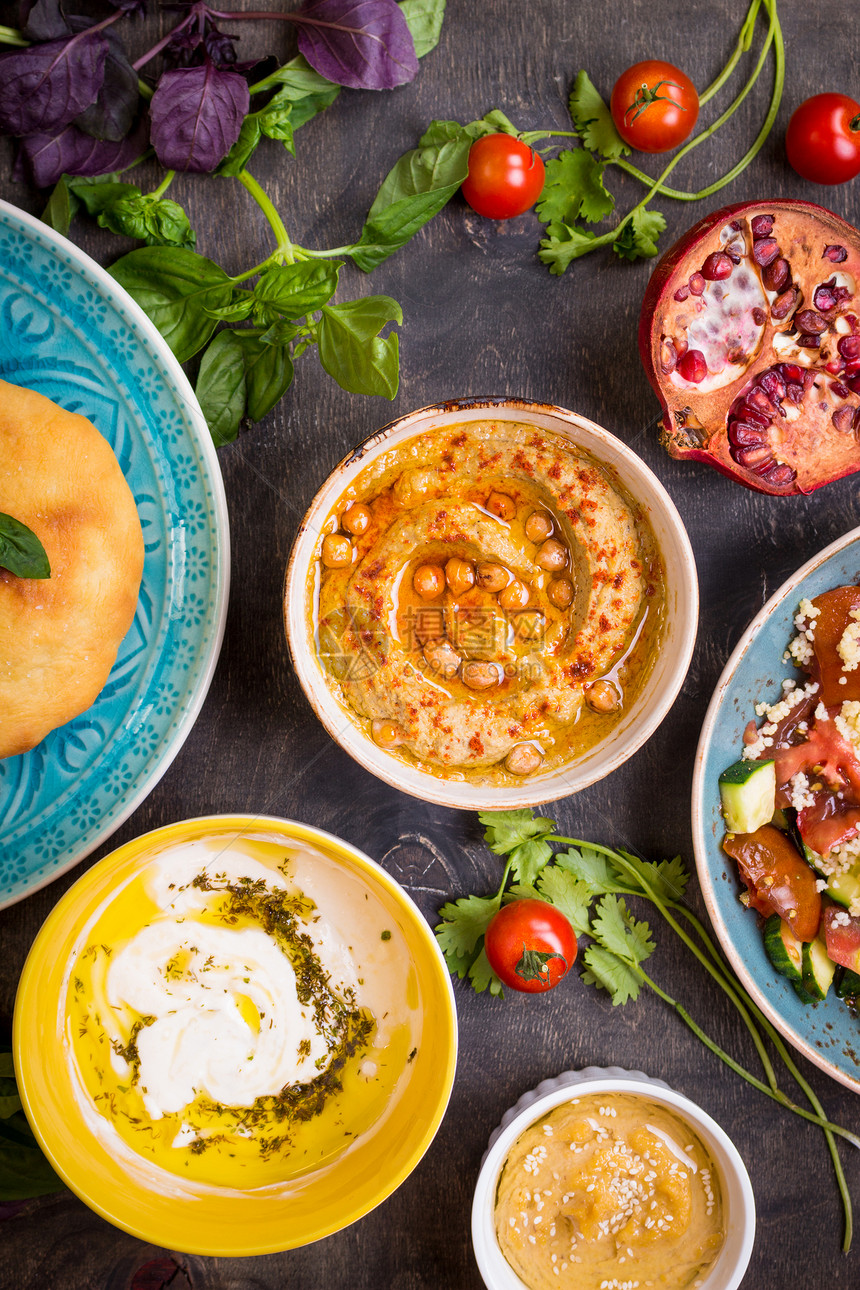 中东部传统素食菜餐桌图片