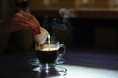 上午一杯咖啡热咖啡图片