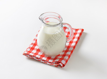 玻璃罐中的新鲜牛奶图片