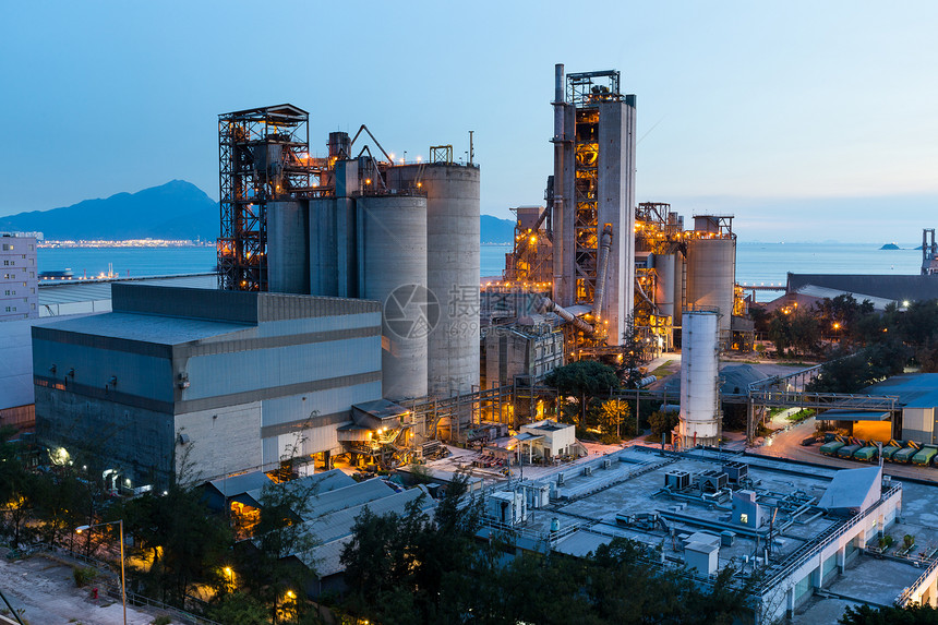 日落时的香港工业厂房图片