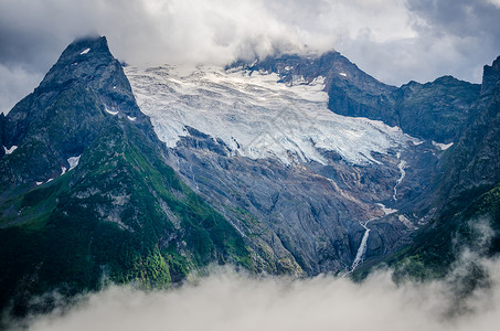 高加索山脉的雪图片
