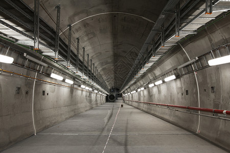 地铁隧道的纪实摄影图片