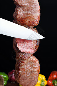 肉巴西烤肉和锋利的刀图片