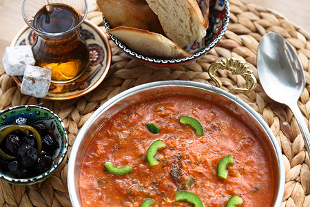 土耳其早餐鸡蛋西红柿和胡椒图片