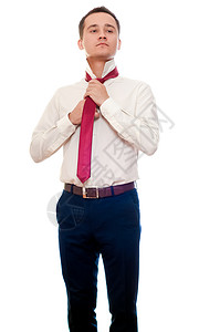 年轻人穿着一件白色孤立的西装商人或学生打领带Groom为图片