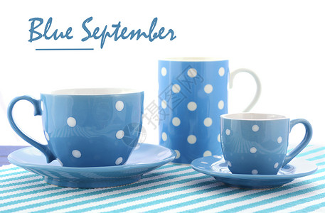 蓝色星期五慈善活动募捐者举行蓝色咖啡茶杯和子图片