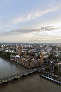 伦敦大本钟和泰晤士河全景图片