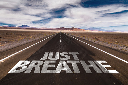 只是呼吸写在沙漠路上图片